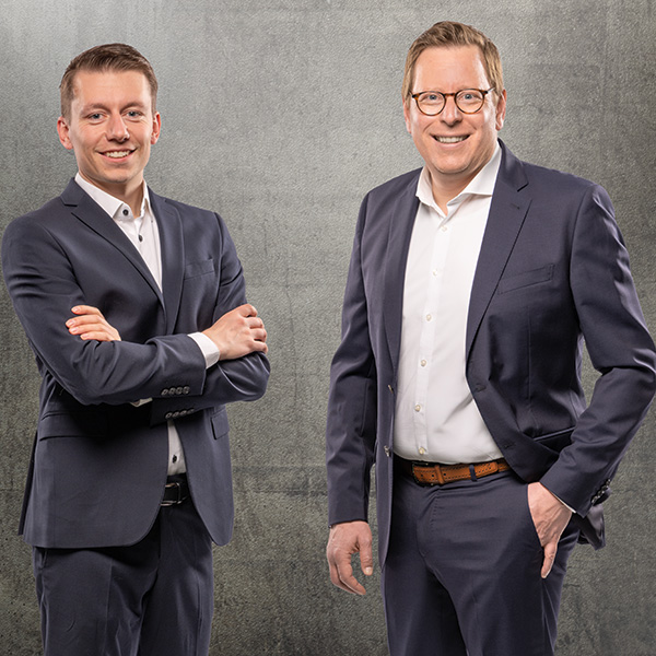 Business Portraits Führungsteam mit CGI-Backdrop – Corporate Identity